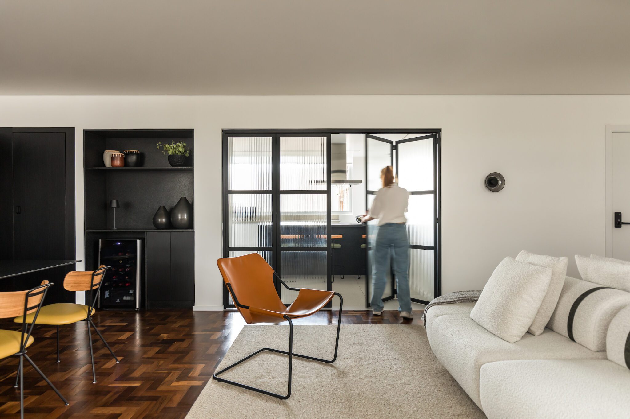 09_Apartamento_painel_preto